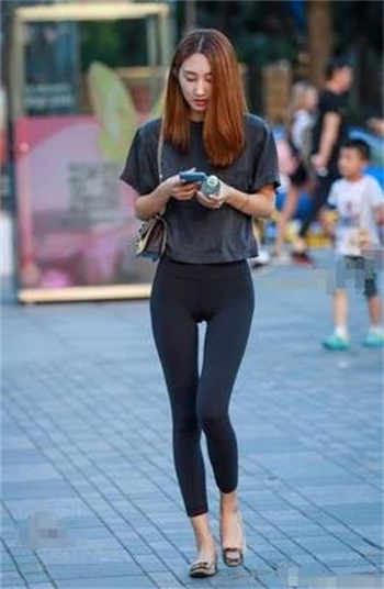 校长和女老师打扑克